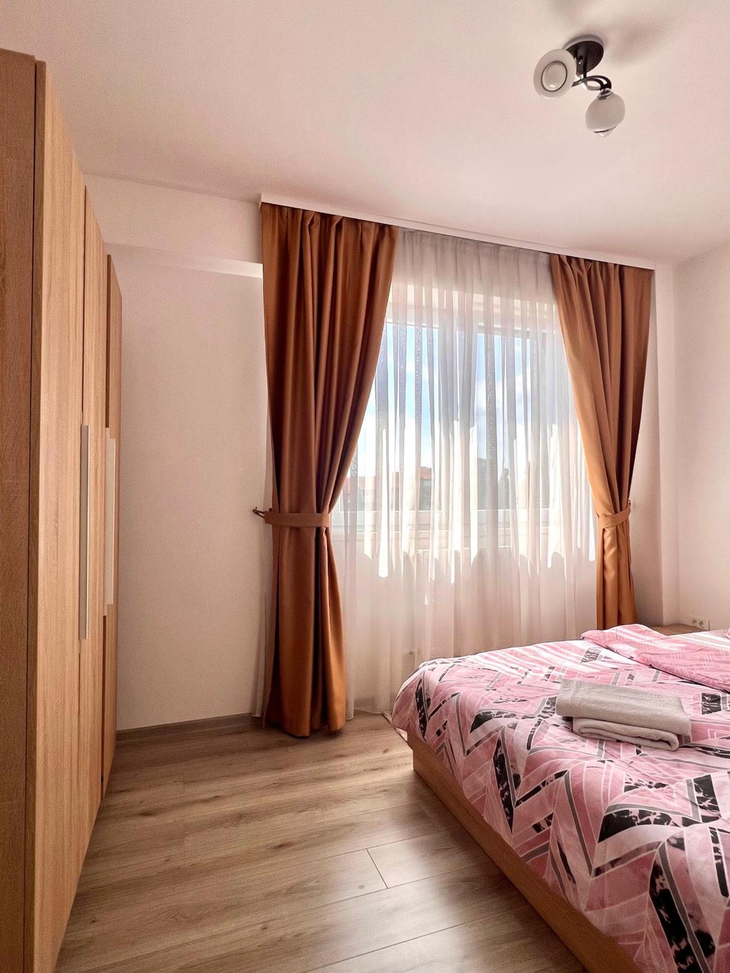 Apartament Madeira Apartment Oradea Exterior photo