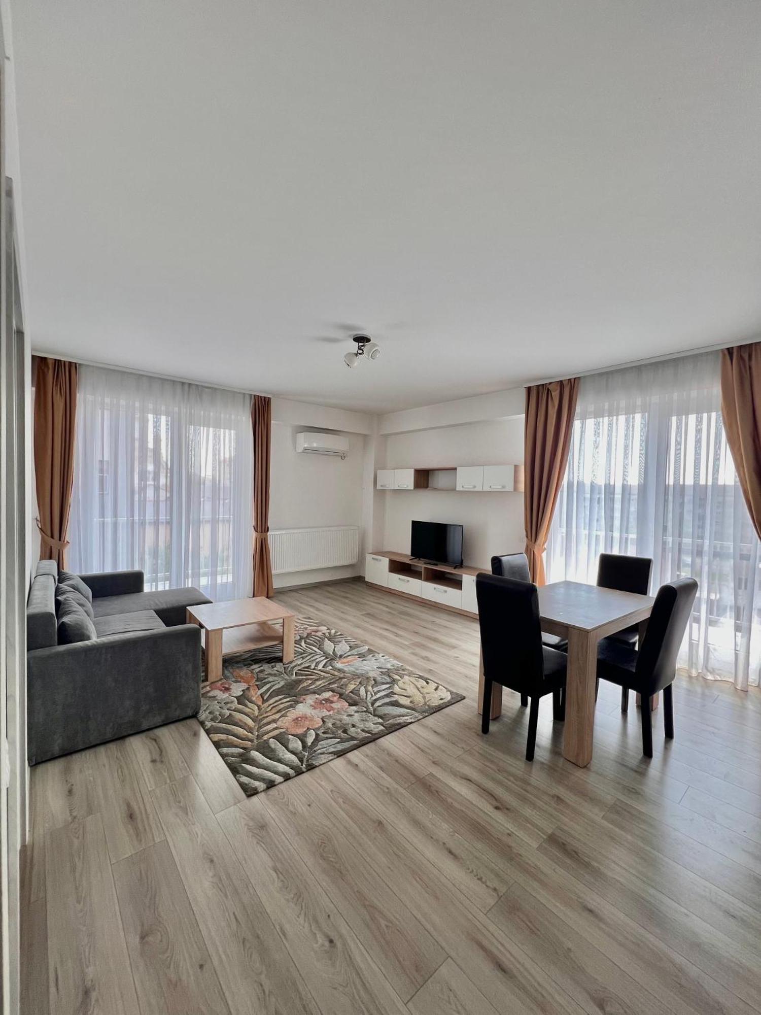 Apartament Madeira Apartment Oradea Exterior photo