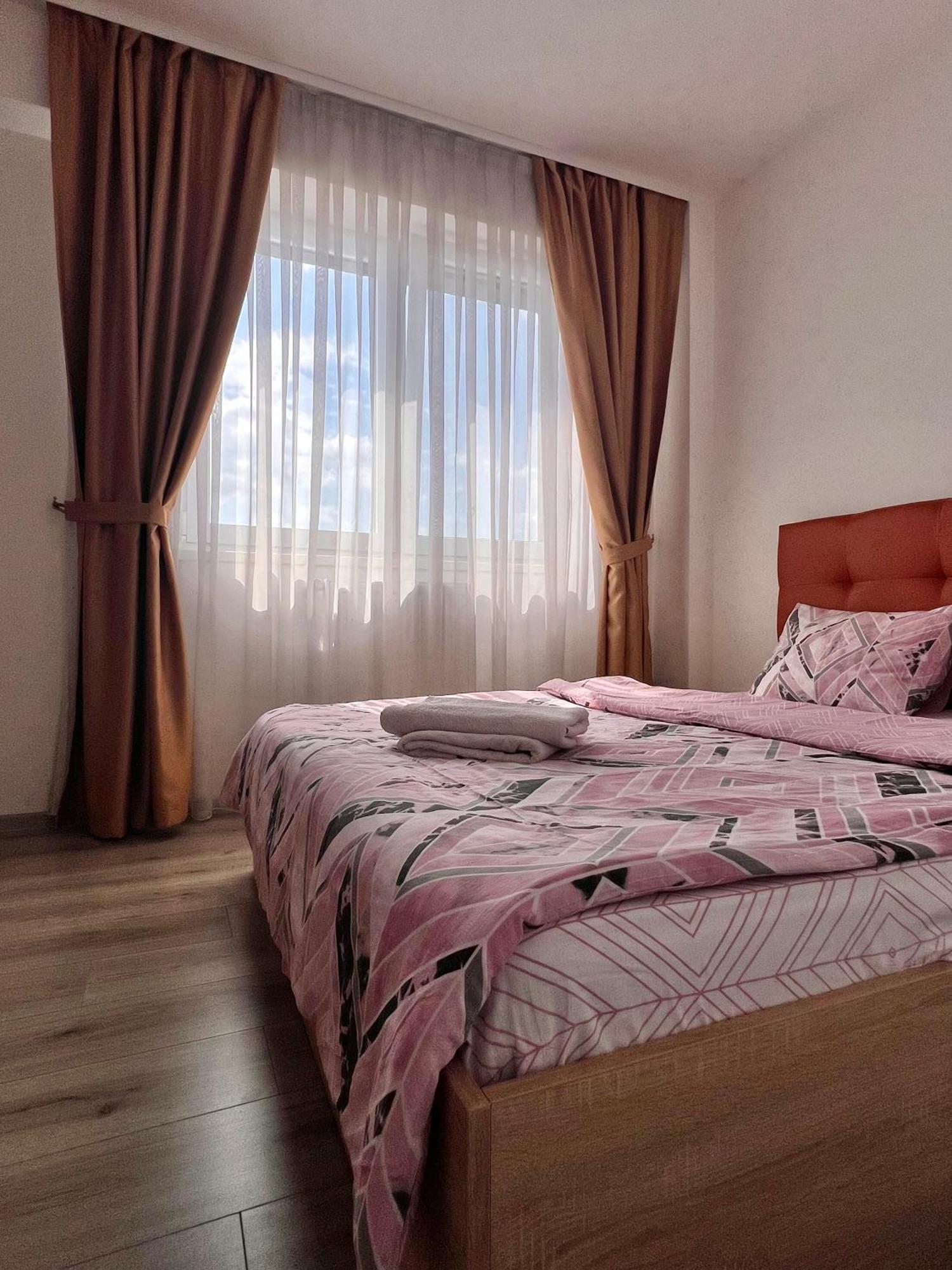 Apartament Madeira Apartment Oradea Exterior photo