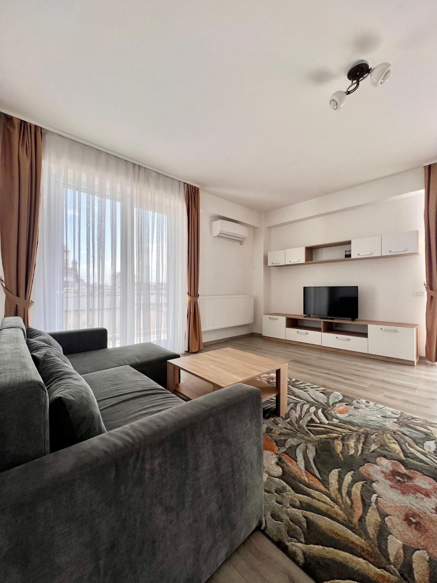 Apartament Madeira Apartment Oradea Exterior photo